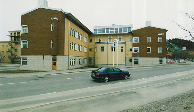 Mitthögskolan får campus i Örnsköldsvik. Campuset upphörde 2007 men det bedrivs fortfarande verksamhet kopplad till universitetet.