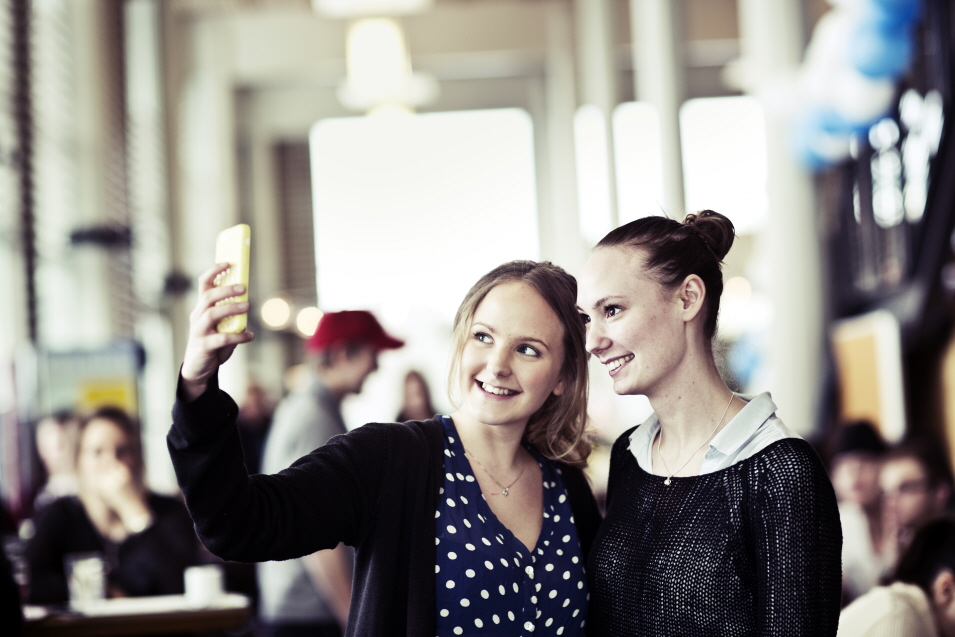 Selfie, studenter, Hus G Östersund