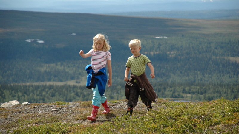 Barn på fjäll (16:9)