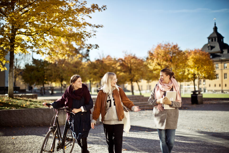 Studenter på campus