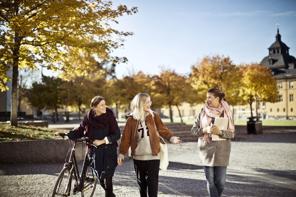 Studenter på campus