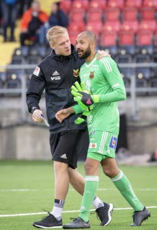 Linus Eriksson, målvaktstränare för ÖFK med Aly Keita, förstemålvakt.