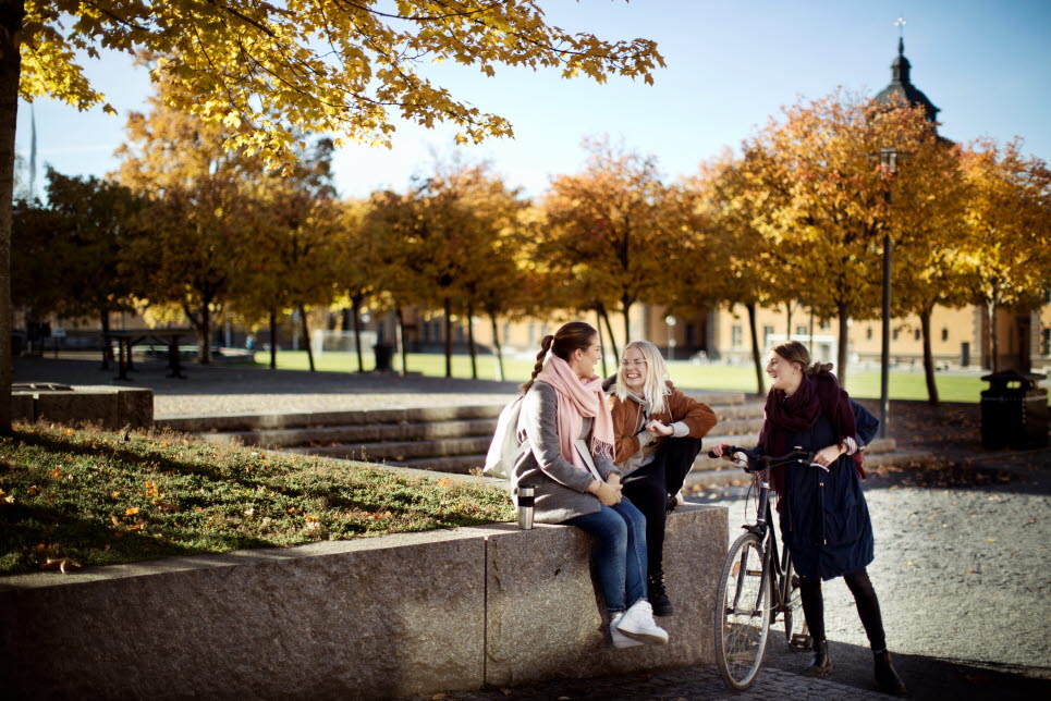 Studenter på campus