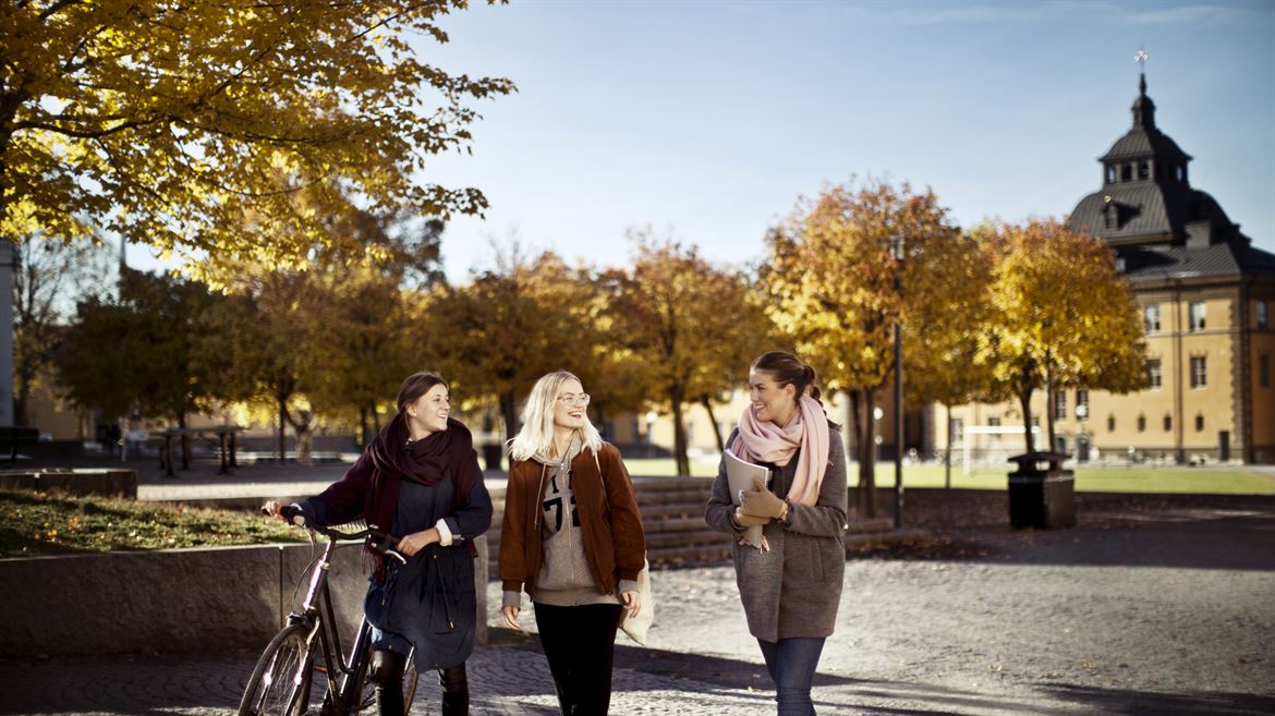 Studenter på campus