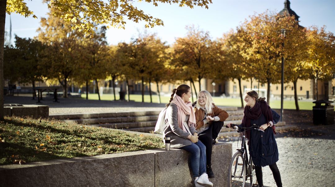 Studenter på campus