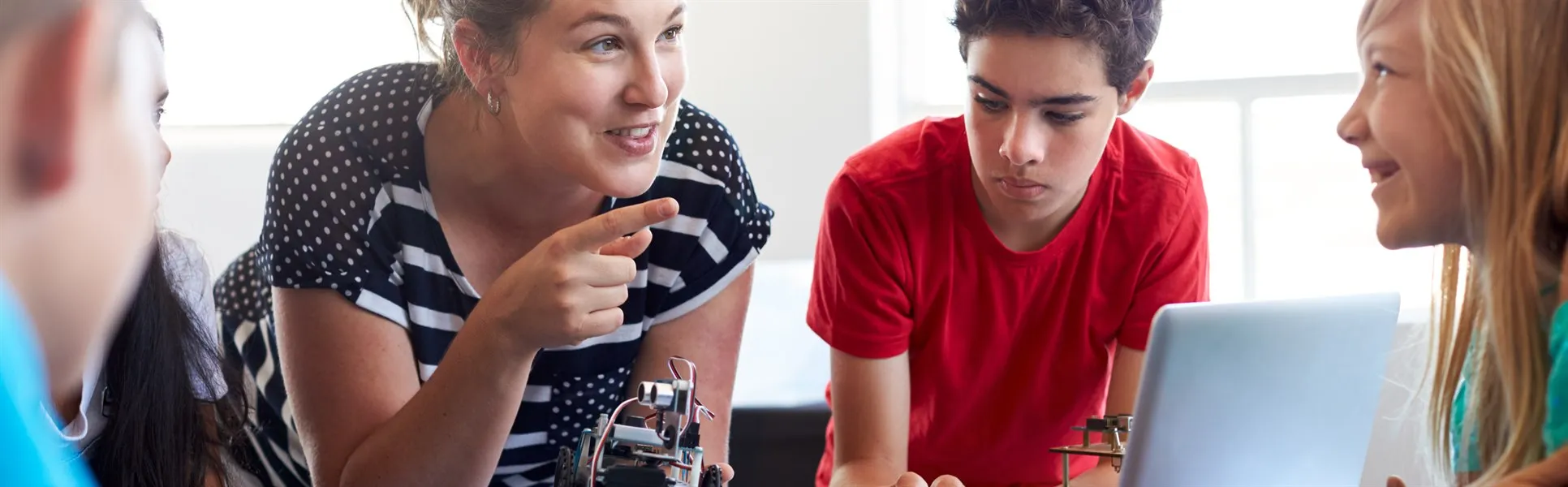 lärare pedagog klassrum grundskola teknik robot