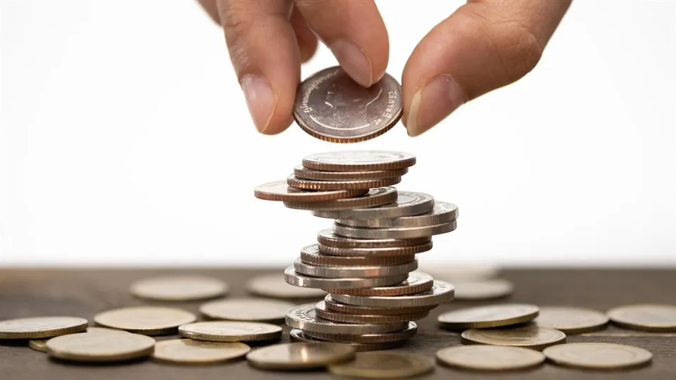  author info Foto: feelartfeelant     Hand stack coins, concept for Saving money, growing...