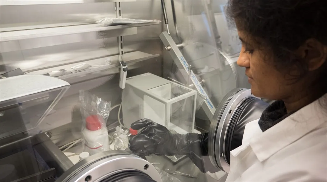 Manisha Phadatare i labbet.