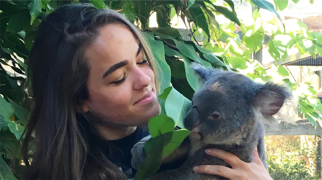 Julia pluggade på CQU Rockhampton, Australien och passade på att kramas med en koala