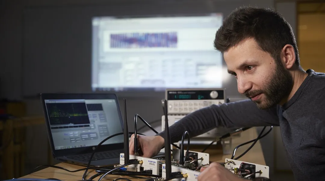 Forskare i nätverkslabbet.